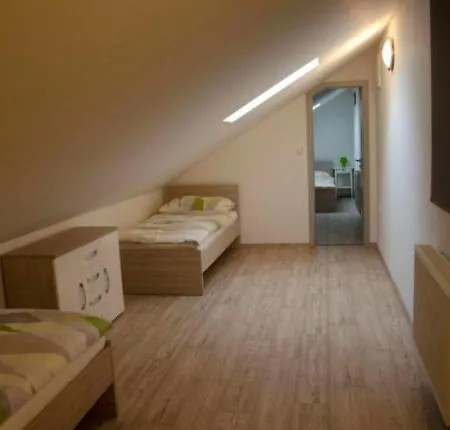 Lidicka Slavkov, 4 Person Apartment